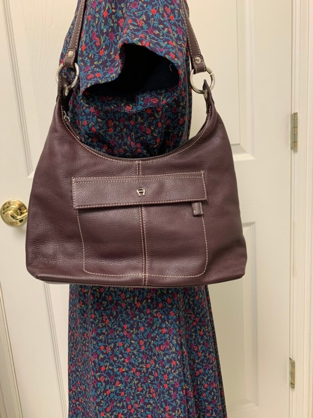 Vintage Y2K Etienne Aigner burgundy pebbled leather hobo shoulder bag